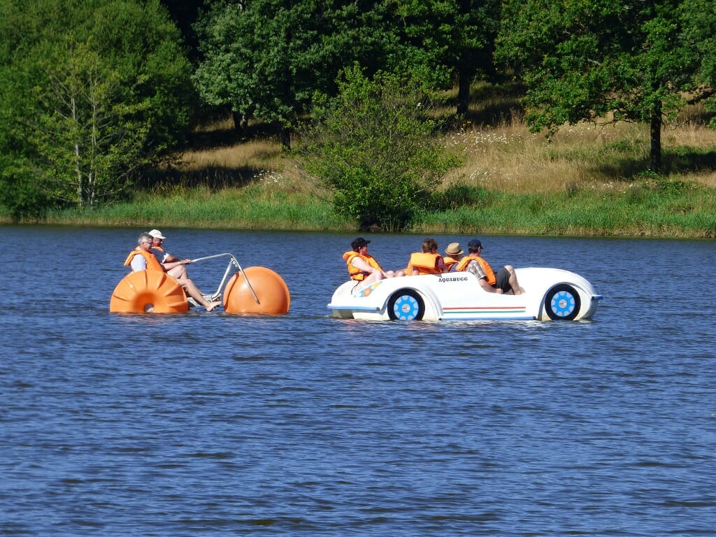 Pedaloes sur Lac Lavaud